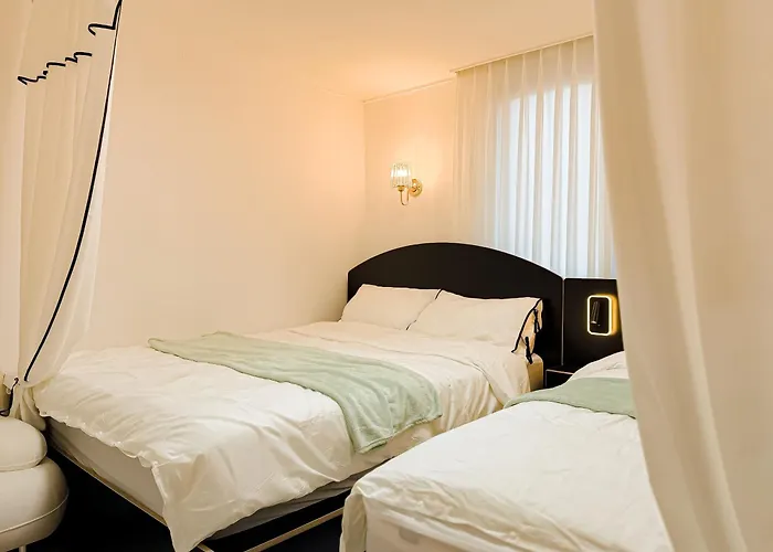 Villa 8인독채,무료짐보관,무료세탁,사당역,이수역, 강남,이태원,코엑스,명동,동대문,홍대 *