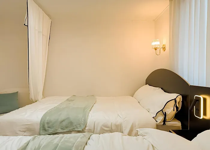 Villa 8인독채,무료짐보관,무료세탁,사당역,이수역, 강남,이태원,코엑스,명동,동대문,홍대